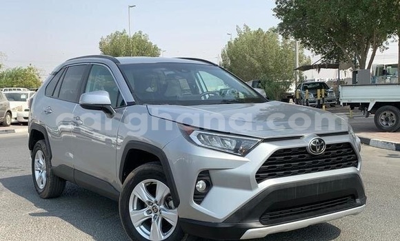 Sayi Na hannu Toyota RAV4 Azurfa Mota in Accra a Greater Accra