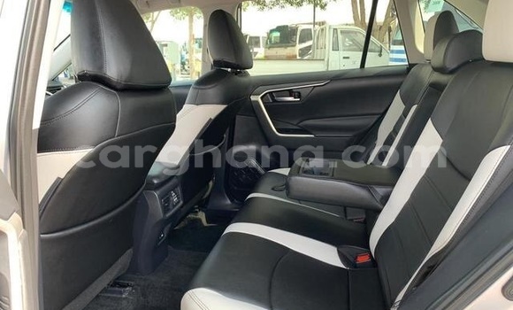 Buy Used Toyota RAV4 Silver Car in Accra in Greater Accra Buy Used Toyota RAV4 Silver Car in Accra in Greater Accra