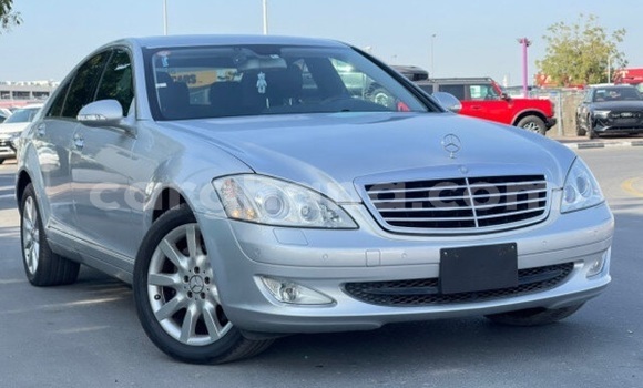 Sayi Na hannu Mercedes‒Benz S–Class Azurfa Mota in Accra a Greater Accra