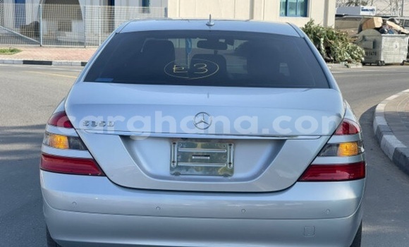 Sayi Na hannu Mercedes‒Benz S–Class Azurfa Mota in Accra a Greater Accra Sayi Na hannu Mercedes‒Benz S–Class Azurfa Mota in Accra a Greater Accra