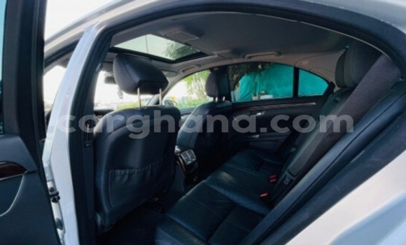 Sayi Na hannu Mercedes‒Benz S–Class Azurfa Mota in Accra a Greater Accra Sayi Na hannu Mercedes‒Benz S–Class Azurfa Mota in Accra a Greater Accra