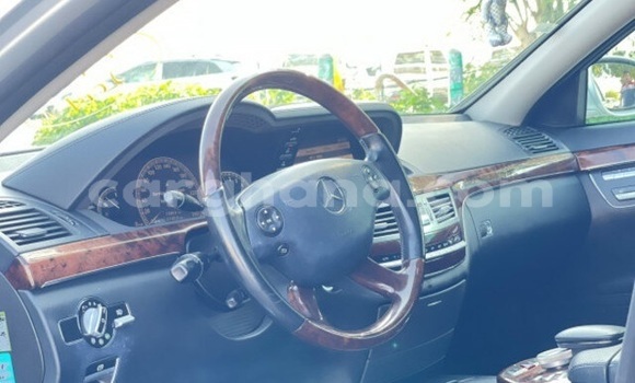 Sayi Na hannu Mercedes‒Benz S–Class Azurfa Mota in Accra a Greater Accra Sayi Na hannu Mercedes‒Benz S–Class Azurfa Mota in Accra a Greater Accra