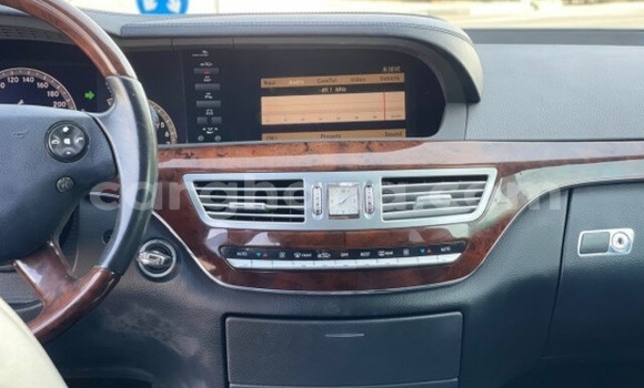 Sayi Na hannu Mercedes‒Benz S–Class Azurfa Mota in Accra a Greater Accra Sayi Na hannu Mercedes‒Benz S–Class Azurfa Mota in Accra a Greater Accra