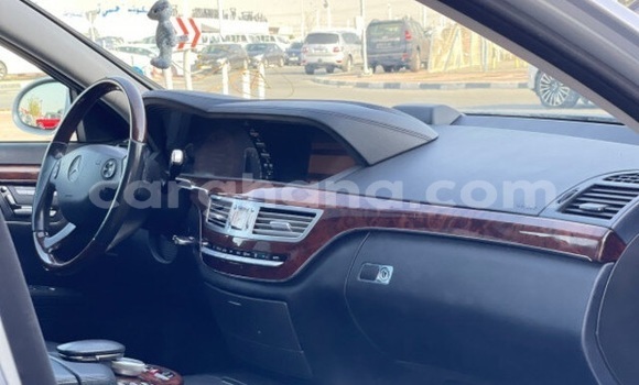 Sayi Na hannu Mercedes‒Benz S–Class Azurfa Mota in Accra a Greater Accra Sayi Na hannu Mercedes‒Benz S–Class Azurfa Mota in Accra a Greater Accra