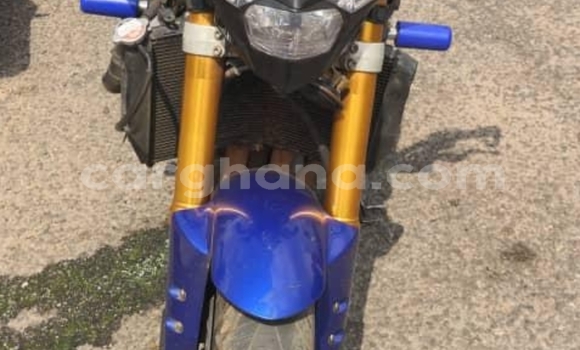 Sayi Na hannu Yamaha R1 Blue Motsi in Akropong a Gabas Sayi Na hannu Yamaha R1 Blue Motsi in Akropong a Gabas