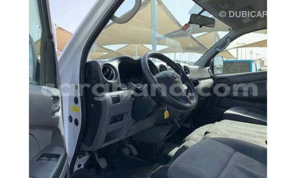 Ra Imported Nissan Urvan funfun Ọkọ̀ in Import - Dubai ni Ashanti Ra Imported Nissan Urvan funfun Ọkọ̀ in Import - Dubai ni Ashanti