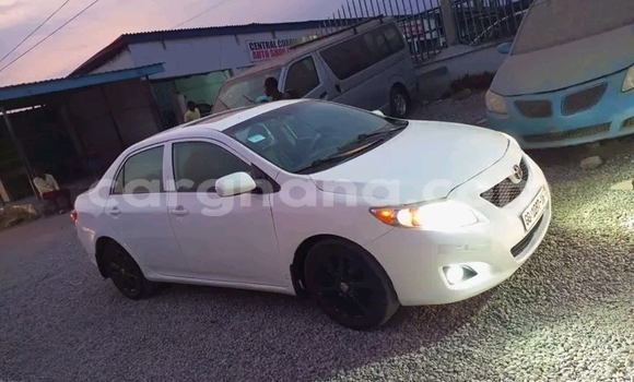 Ra Àlòkù Toyota Corolla funfun Ọkọ̀ in Accra ni Greater Accra