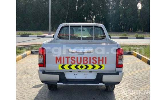 Sayi Imported Mitsubishi L200 White Mota in Import - Dubai a Ashanti Sayi Imported Mitsubishi L200 White Mota in Import - Dubai a Ashanti