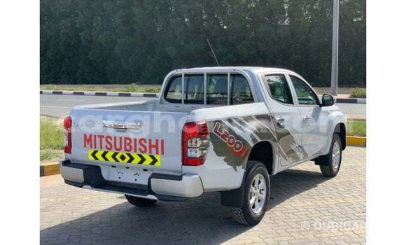Sayi Imported Mitsubishi L200 White Mota in Import - Dubai a Ashanti Sayi Imported Mitsubishi L200 White Mota in Import - Dubai a Ashanti
