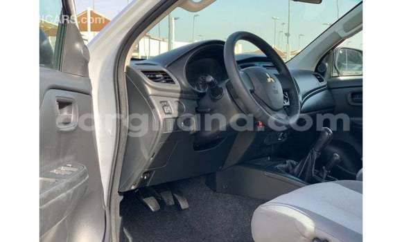 Sayi Imported Mitsubishi L200 White Mota in Import - Dubai a Ashanti Sayi Imported Mitsubishi L200 White Mota in Import - Dubai a Ashanti