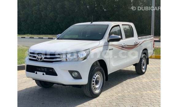 Sayi Imported Toyota Hilux White Mota in Import - Dubai a Ashanti Sayi Imported Toyota Hilux White Mota in Import - Dubai a Ashanti