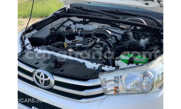 Sayi Imported Toyota Hilux White Mota in Import - Dubai a Ashanti Sayi Imported Toyota Hilux White Mota in Import - Dubai a Ashanti
