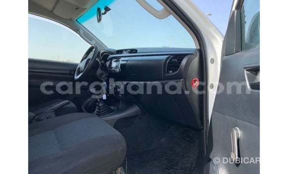 Sayi Imported Toyota Hilux White Mota in Import - Dubai a Ashanti Sayi Imported Toyota Hilux White Mota in Import - Dubai a Ashanti