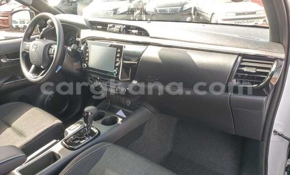 Sayi Na hannu Toyota Hilux White Mota in Accra a Greater Accra Sayi Na hannu Toyota Hilux White Mota in Accra a Greater Accra