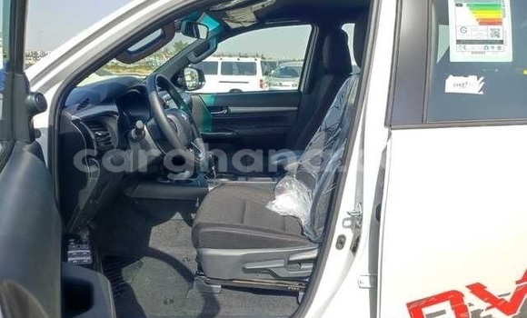 Sayi Na hannu Toyota Hilux White Mota in Accra a Greater Accra Sayi Na hannu Toyota Hilux White Mota in Accra a Greater Accra
