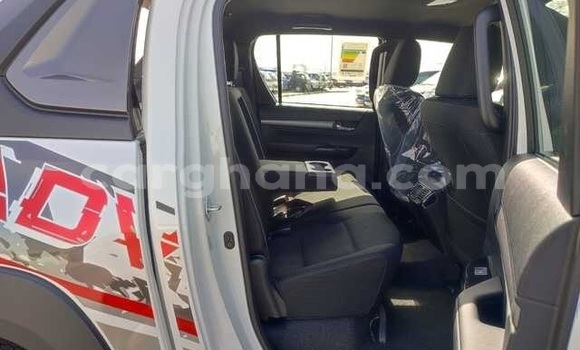 Sayi Na hannu Toyota Hilux White Mota in Accra a Greater Accra Sayi Na hannu Toyota Hilux White Mota in Accra a Greater Accra