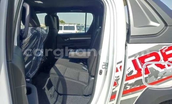 Sayi Na hannu Toyota Hilux White Mota in Accra a Greater Accra Sayi Na hannu Toyota Hilux White Mota in Accra a Greater Accra