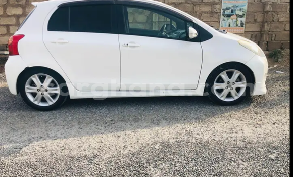 Buy Used Toyota Vitz White Car in Accra in Greater Accra Buy Used Toyota Vitz White Car in Accra in Greater Accra