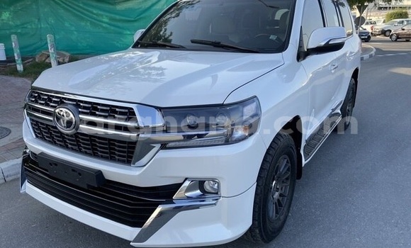 Sayi Na hannu Toyota Land Cruiser White Mota in Accra a Greater Accra