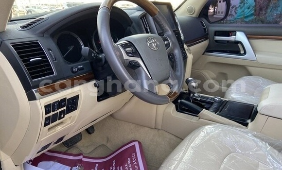 Sayi Na hannu Toyota Land Cruiser White Mota in Accra a Greater Accra Sayi Na hannu Toyota Land Cruiser White Mota in Accra a Greater Accra