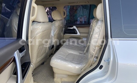 Sayi Na hannu Toyota Land Cruiser White Mota in Accra a Greater Accra Sayi Na hannu Toyota Land Cruiser White Mota in Accra a Greater Accra