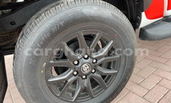 Sayi Na hannu Toyota Hilux White Mota in Accra a Greater Accra Sayi Na hannu Toyota Hilux White Mota in Accra a Greater Accra