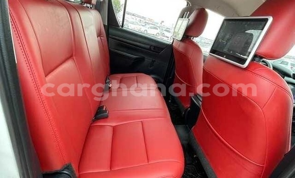 Sayi Na hannu Toyota Hilux White Mota in Accra a Greater Accra Sayi Na hannu Toyota Hilux White Mota in Accra a Greater Accra