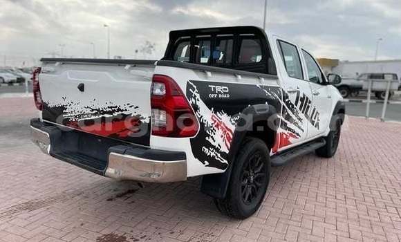 Sayi Na hannu Toyota Hilux White Mota in Accra a Greater Accra Sayi Na hannu Toyota Hilux White Mota in Accra a Greater Accra