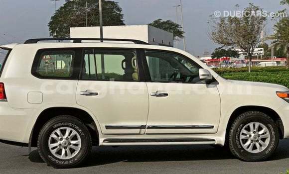 Ra Imported Toyota Land Cruiser funfun Ọkọ̀ in Import - Dubai ni Ashanti Ra Imported Toyota Land Cruiser funfun Ọkọ̀ in Import - Dubai ni Ashanti