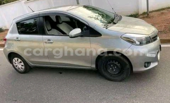 Ra Àlòkù Toyota Vitz Silver Ọkọ̀ in Accra ni Greater Accra Ra Àlòkù Toyota Vitz Silver Ọkọ̀ in Accra ni Greater Accra