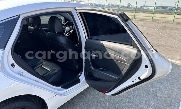 Ra Àlòkù Hyundai i40 funfun Ọkọ̀ in Accra ni Greater Accra Ra Àlòkù Hyundai i40 funfun Ọkọ̀ in Accra ni Greater Accra