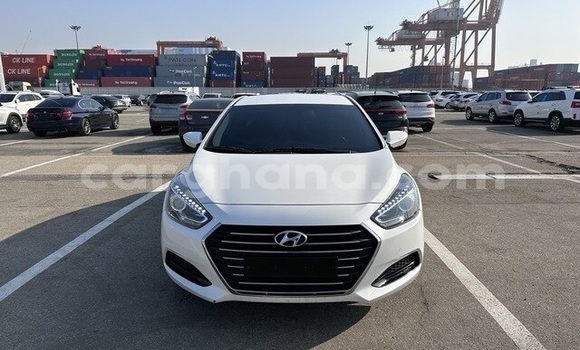 Ra Àlòkù Hyundai i40 funfun Ọkọ̀ in Accra ni Greater Accra Ra Àlòkù Hyundai i40 funfun Ọkọ̀ in Accra ni Greater Accra
