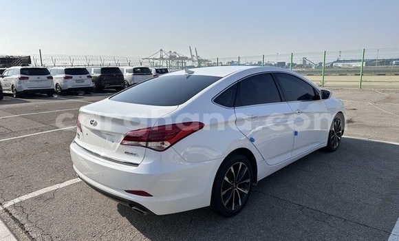 Ra Àlòkù Hyundai i40 funfun Ọkọ̀ in Accra ni Greater Accra Ra Àlòkù Hyundai i40 funfun Ọkọ̀ in Accra ni Greater Accra