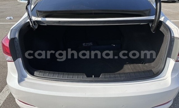 Ra Àlòkù Hyundai i40 funfun Ọkọ̀ in Accra ni Greater Accra Ra Àlòkù Hyundai i40 funfun Ọkọ̀ in Accra ni Greater Accra