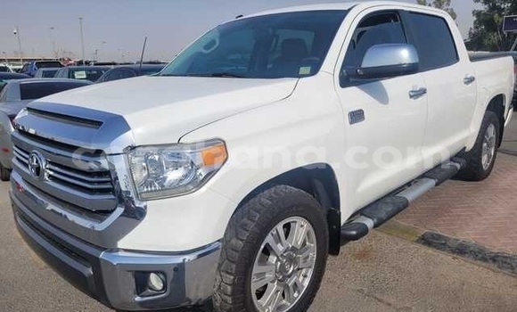 Ra Àlòkù Toyota Tundra funfun Ọkọ̀ in Accra ni Greater Accra