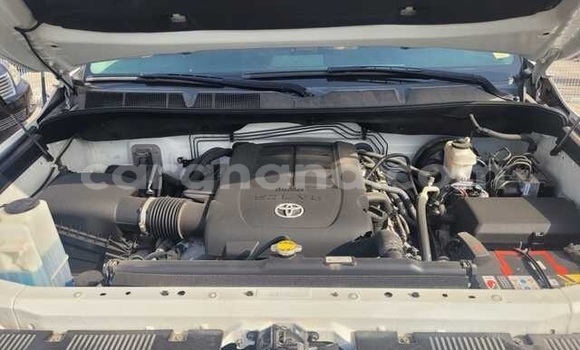 Sayi Na hannu Toyota Tundra White Mota in Accra a Greater Accra Sayi Na hannu Toyota Tundra White Mota in Accra a Greater Accra