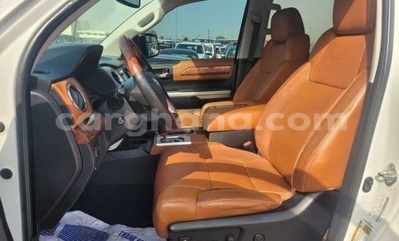 Sayi Na hannu Toyota Tundra White Mota in Accra a Greater Accra Sayi Na hannu Toyota Tundra White Mota in Accra a Greater Accra