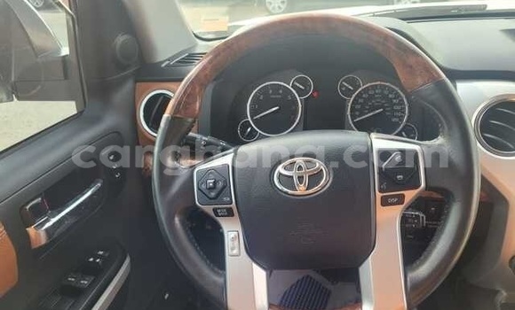 Sayi Na hannu Toyota Tundra White Mota in Accra a Greater Accra Sayi Na hannu Toyota Tundra White Mota in Accra a Greater Accra