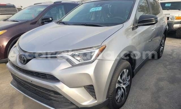 Sayi Na hannu Toyota RAV4 Azurfa Mota in Accra a Greater Accra