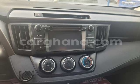 Ra Àlòkù Toyota RAV4 Silver Ọkọ̀ in Accra ni Greater Accra Ra Àlòkù Toyota RAV4 Silver Ọkọ̀ in Accra ni Greater Accra