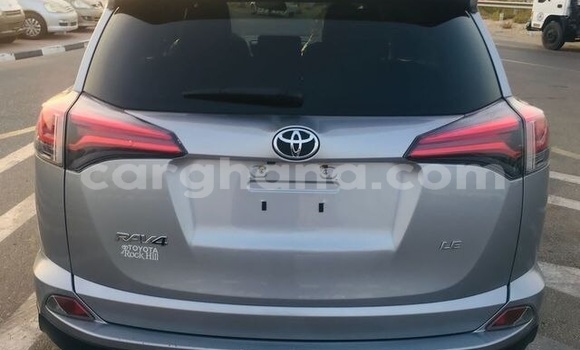 Ra Àlòkù Toyota RAV4 Silver Ọkọ̀ in Accra ni Greater Accra Ra Àlòkù Toyota RAV4 Silver Ọkọ̀ in Accra ni Greater Accra