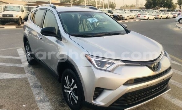 Ra Àlòkù Toyota RAV4 Silver Ọkọ̀ in Accra ni Greater Accra Ra Àlòkù Toyota RAV4 Silver Ọkọ̀ in Accra ni Greater Accra