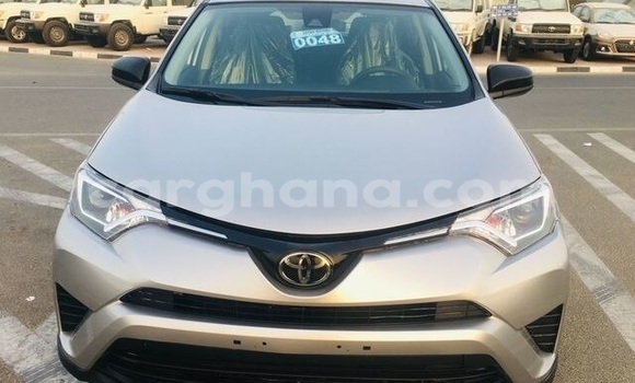 Ra Àlòkù Toyota RAV4 Silver Ọkọ̀ in Accra ni Greater Accra Ra Àlòkù Toyota RAV4 Silver Ọkọ̀ in Accra ni Greater Accra