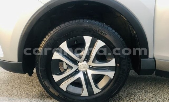 Ra Àlòkù Toyota RAV4 Silver Ọkọ̀ in Accra ni Greater Accra Ra Àlòkù Toyota RAV4 Silver Ọkọ̀ in Accra ni Greater Accra