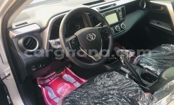 Ra Àlòkù Toyota RAV4 Silver Ọkọ̀ in Accra ni Greater Accra Ra Àlòkù Toyota RAV4 Silver Ọkọ̀ in Accra ni Greater Accra