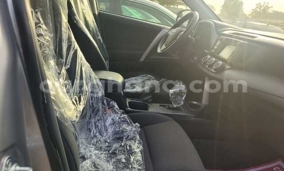 Ra Àlòkù Toyota RAV4 Silver Ọkọ̀ in Accra ni Greater Accra Ra Àlòkù Toyota RAV4 Silver Ọkọ̀ in Accra ni Greater Accra
