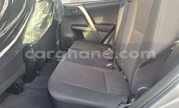 Ra Àlòkù Toyota RAV4 Silver Ọkọ̀ in Accra ni Greater Accra Ra Àlòkù Toyota RAV4 Silver Ọkọ̀ in Accra ni Greater Accra