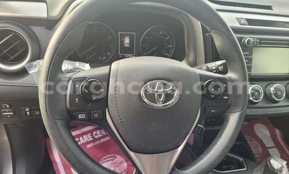 Ra Àlòkù Toyota RAV4 Silver Ọkọ̀ in Accra ni Greater Accra Ra Àlòkù Toyota RAV4 Silver Ọkọ̀ in Accra ni Greater Accra