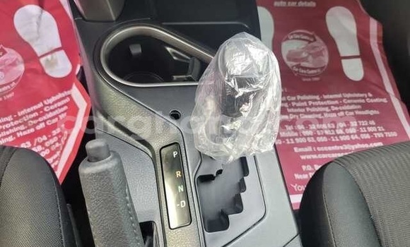 Ra Àlòkù Toyota RAV4 Silver Ọkọ̀ in Accra ni Greater Accra Ra Àlòkù Toyota RAV4 Silver Ọkọ̀ in Accra ni Greater Accra