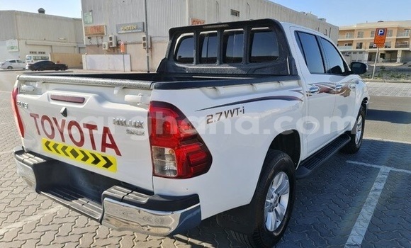 Sayi Na hannu Toyota Hilux White Mota in Accra a Greater Accra Sayi Na hannu Toyota Hilux White Mota in Accra a Greater Accra